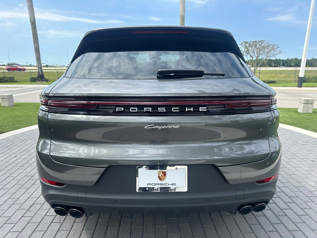 2024 Porsche Cayenne  4