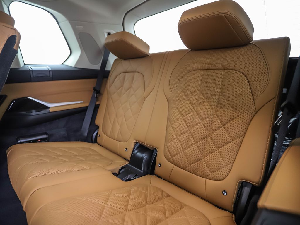 Thumbnail: 2026 BMW X7 - 25