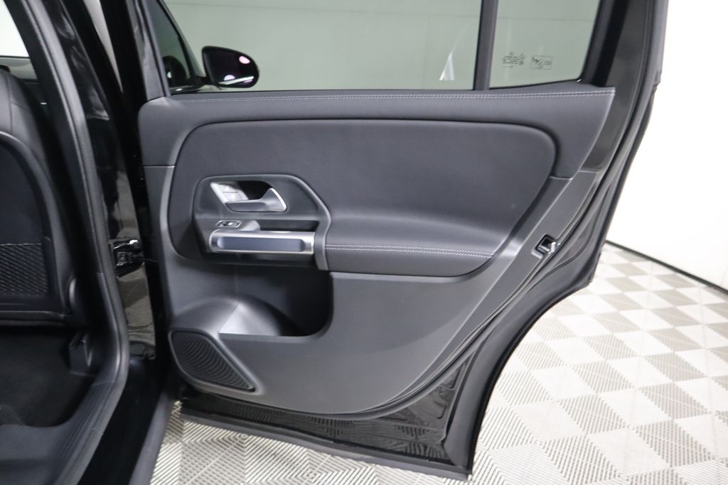 2025 Mercedes-Benz GLB 250 28