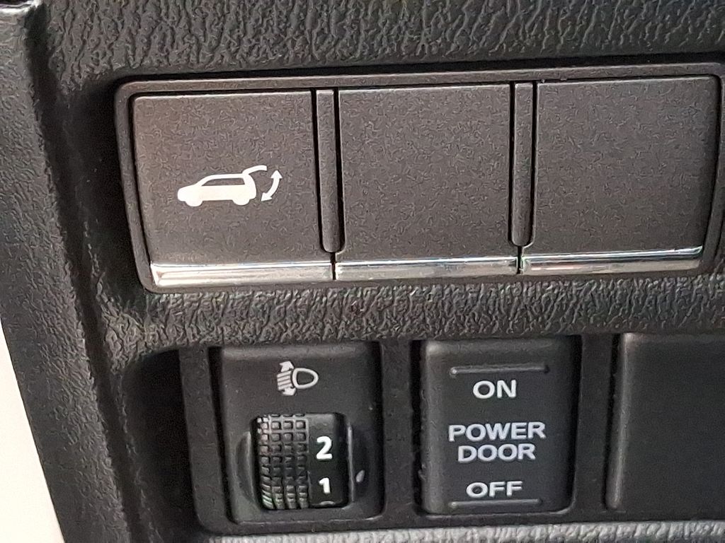 Thumbnail: 2015 INFINITI QX80 - 25