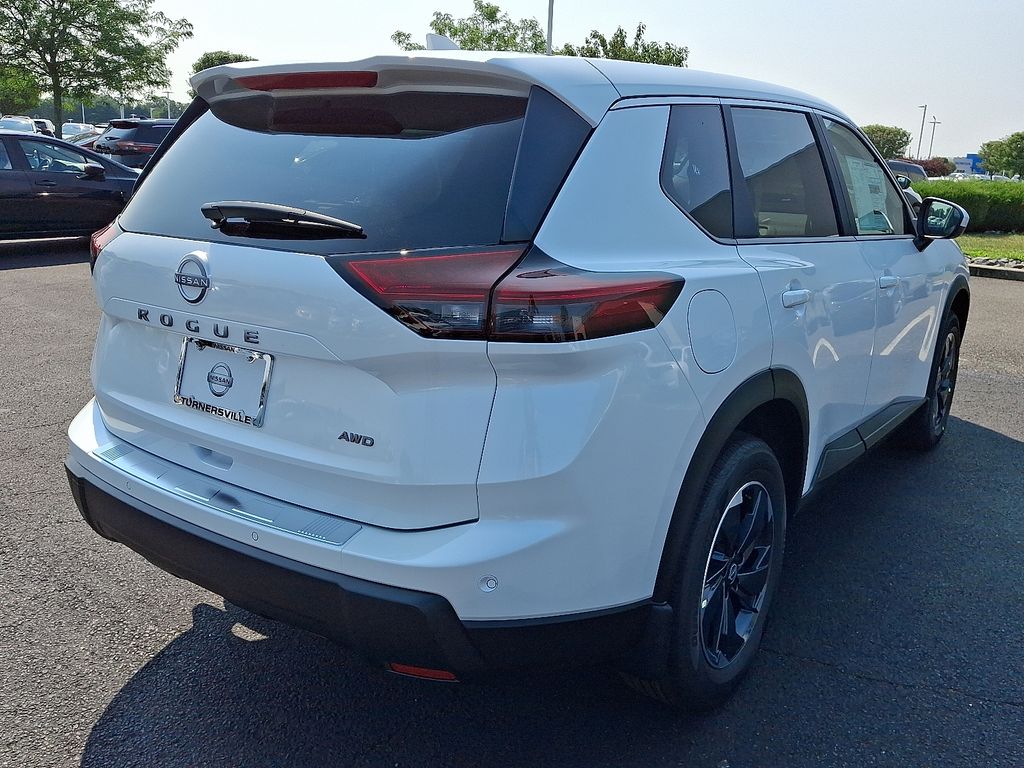 Thumbnail: 2026 Nissan Rogue - 4