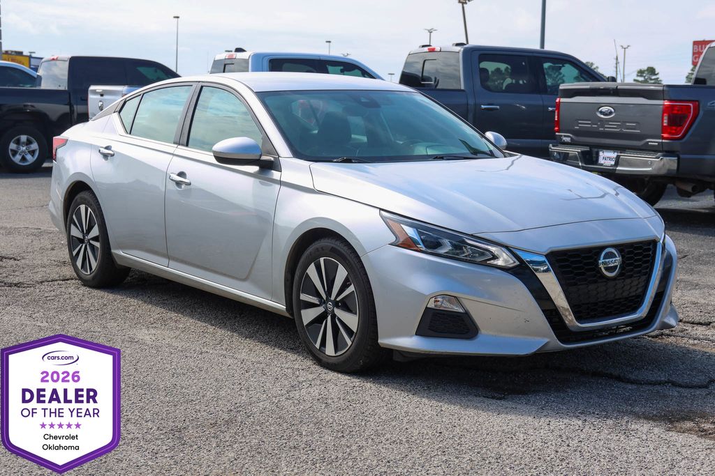 Brilliant Silver Metallic 2022 Nissan Altima Sedan Front-Wheel Drive Continuously Variable Transmission