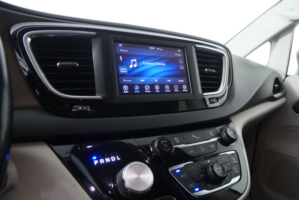 Thumbnail: 2019 Chrysler Pacifica - 23