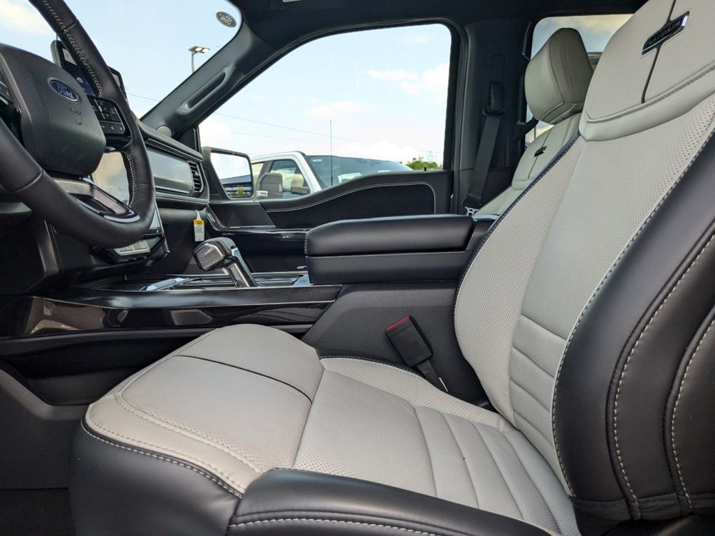 2025 Ford F-150 Lightning Platinum