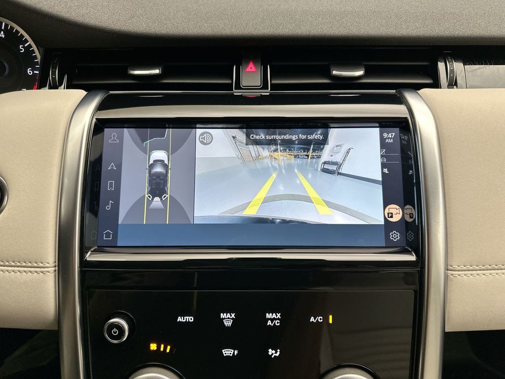 Thumbnail: 2022 Land Rover Discovery Sport - 15
