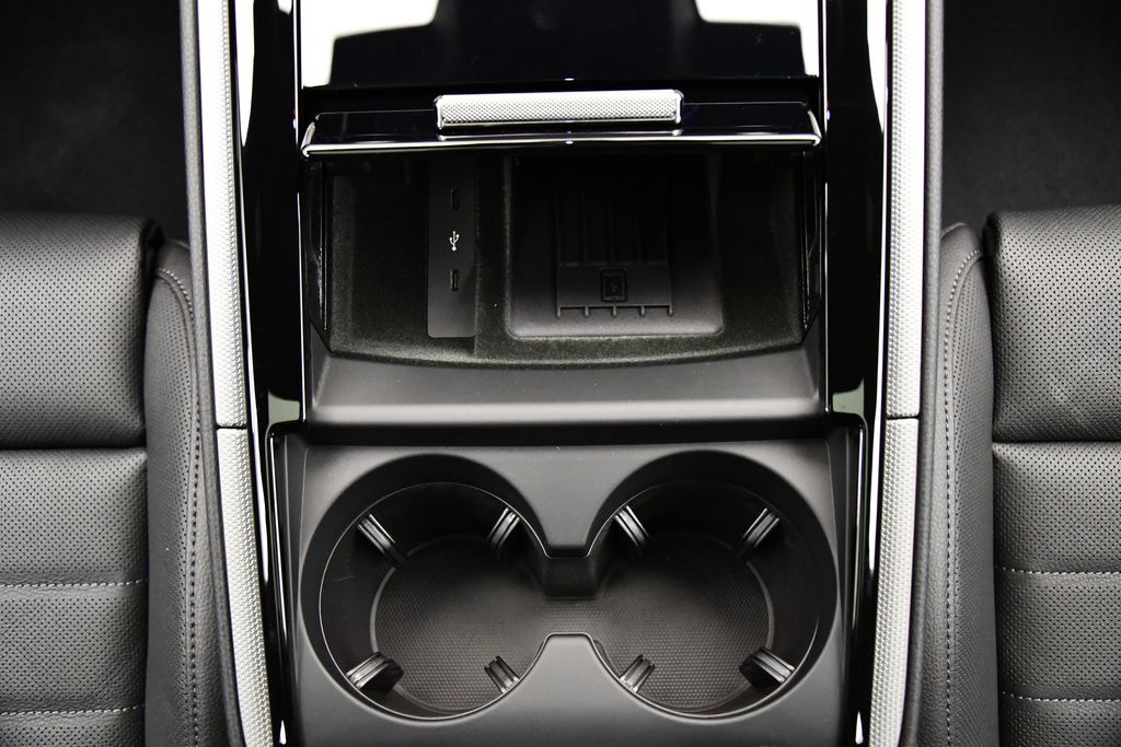 Thumbnail: 2025 Porsche Panamera - 32