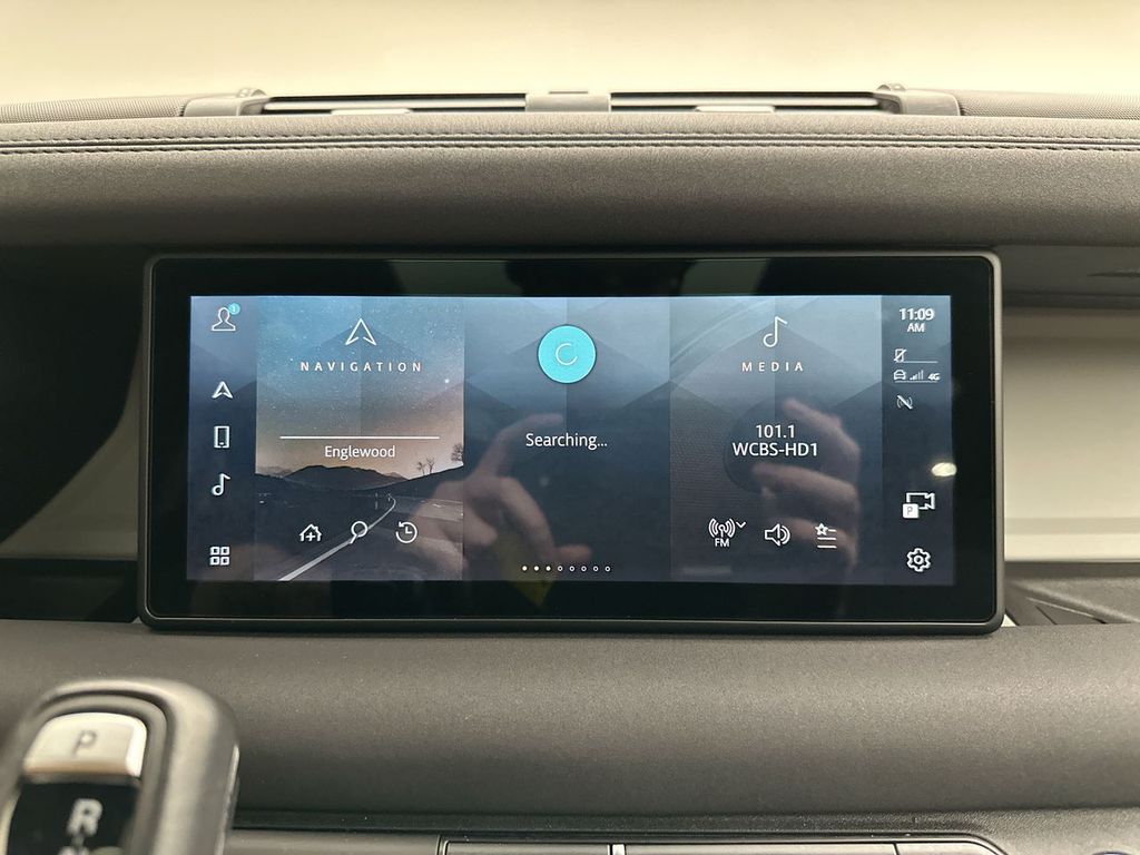 Thumbnail: 2023 Land Rover Defender - 26