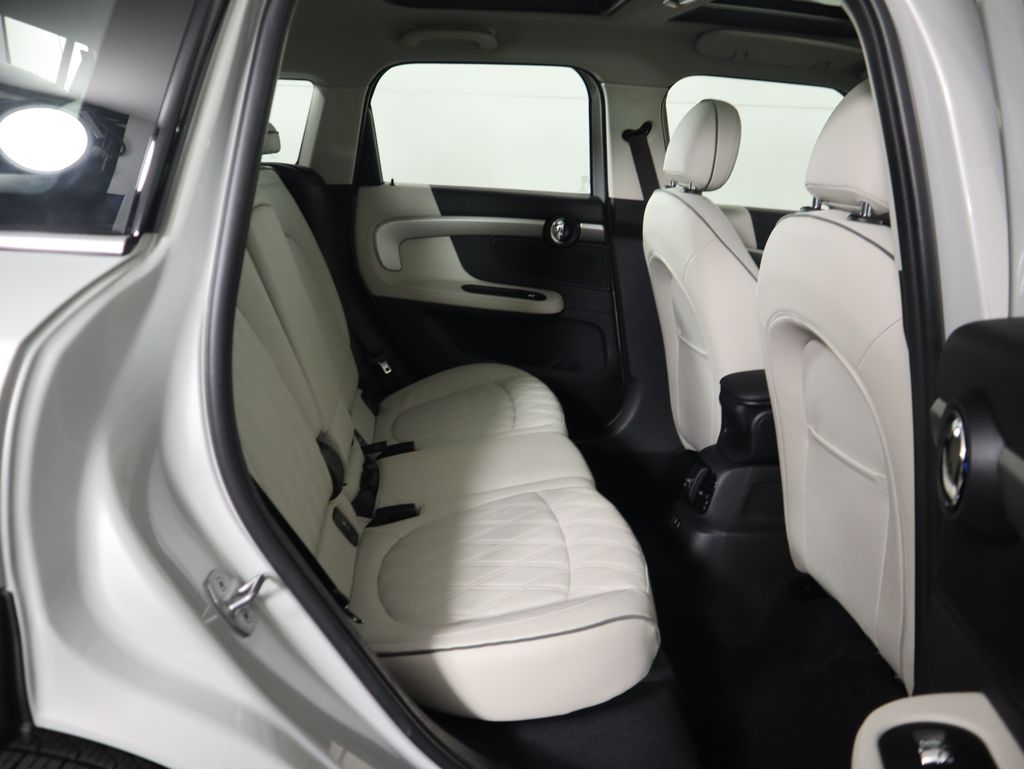 2023 MINI Cooper Countryman Iconic 23