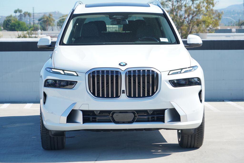 Thumbnail: 2027 BMW X7 - 2
