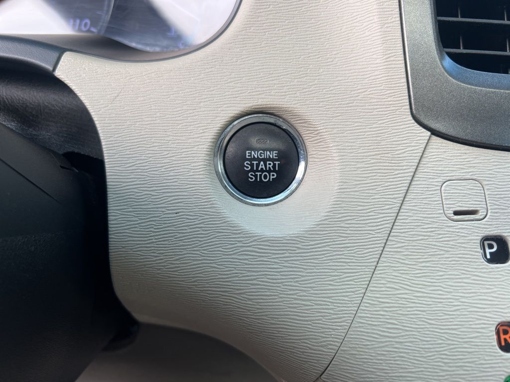 2014 Toyota Sienna XLE 7-Passenger Auto Access Se photo