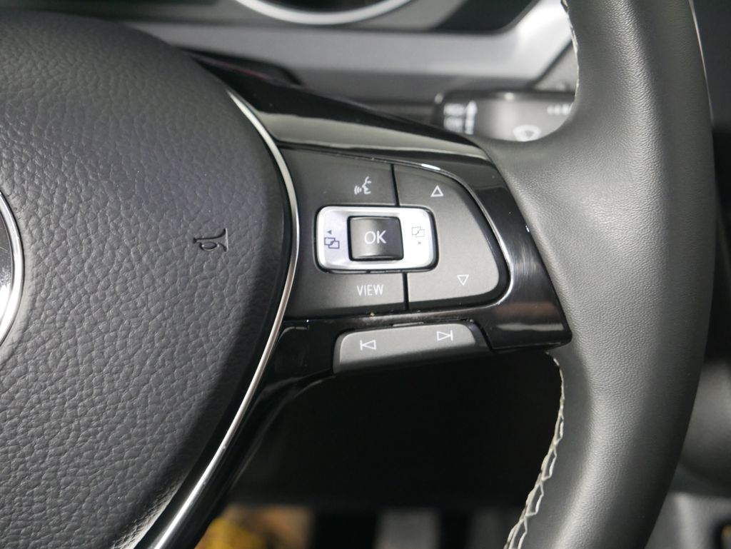 Thumbnail: 2021 Volkswagen Tiguan - 18