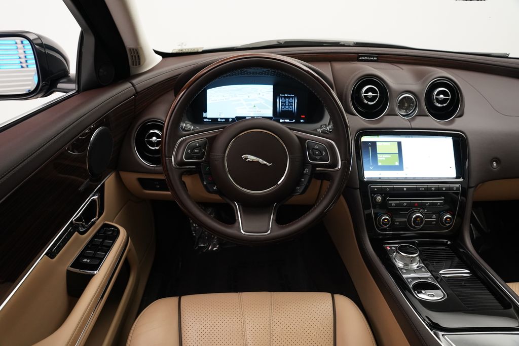 Thumbnail: 2018 Jaguar XJ - 9