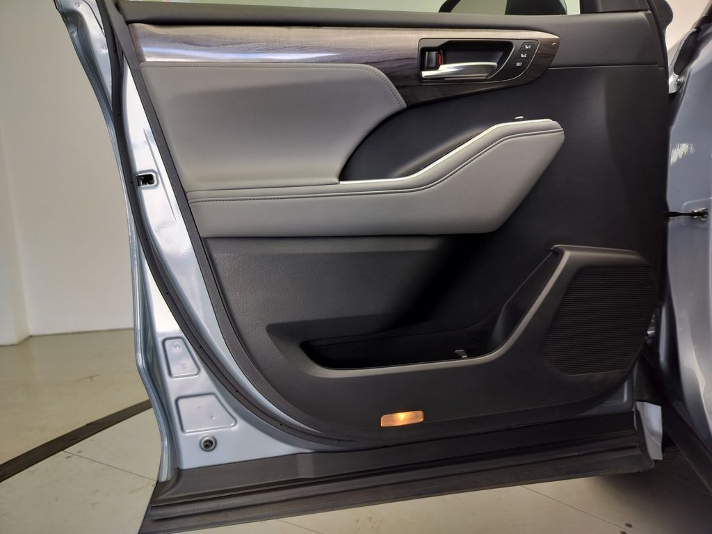Thumbnail: 2021 Toyota Highlander - 6
