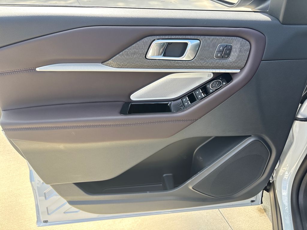 New 2026 White Ford Platinum image 15