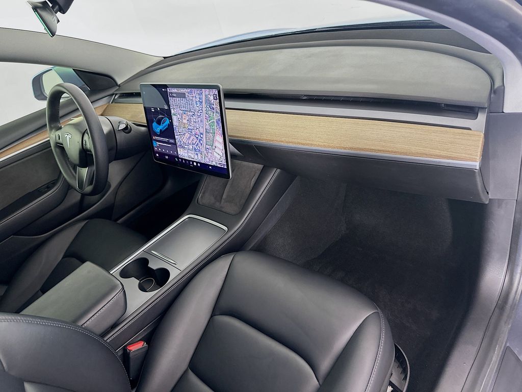 Thumbnail: 2021 Tesla Model 3 - 29