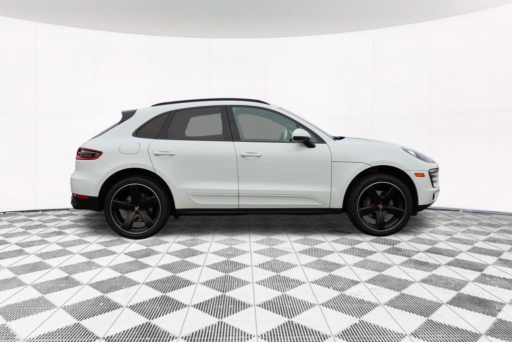 2018 Porsche Macan Base 8