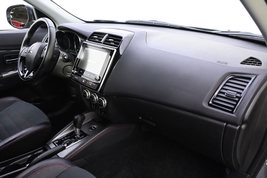 Used 2025  Mitsubishi 2.0 SE image 15