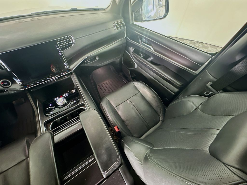 Used 2023 Gray Jeep Base image 11