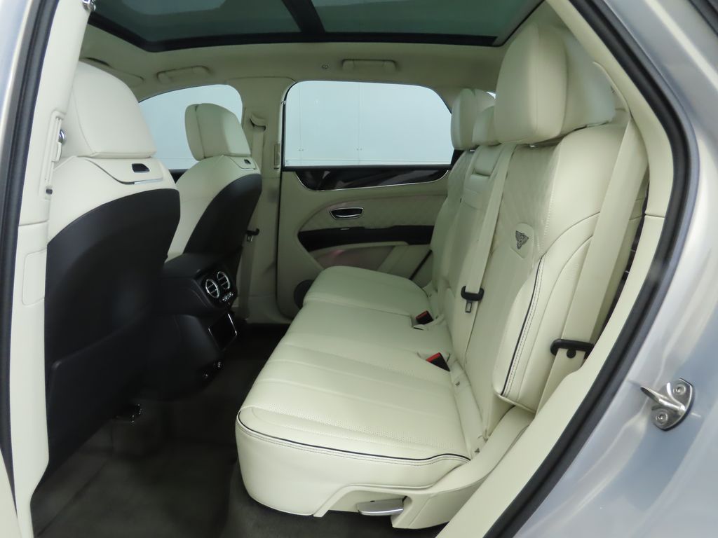 Thumbnail: 2022 Bentley Bentayga - 22