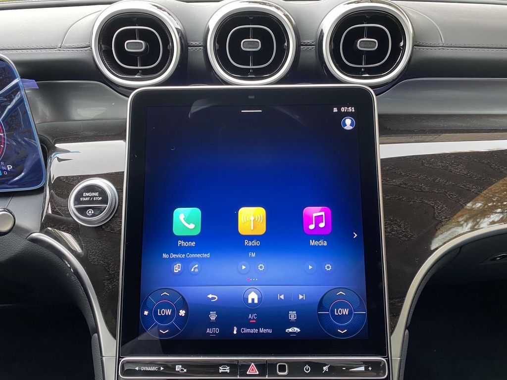 Thumbnail: 2025 Mercedes-Benz GLC - 32