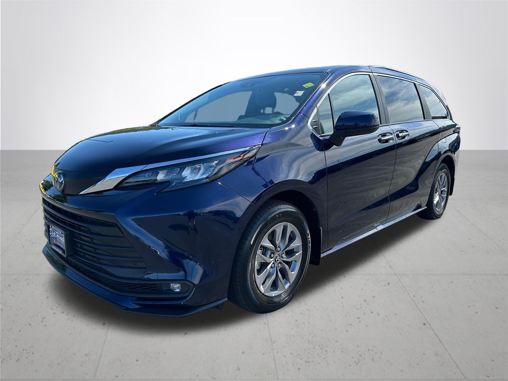2025 Toyota Sienna XLE