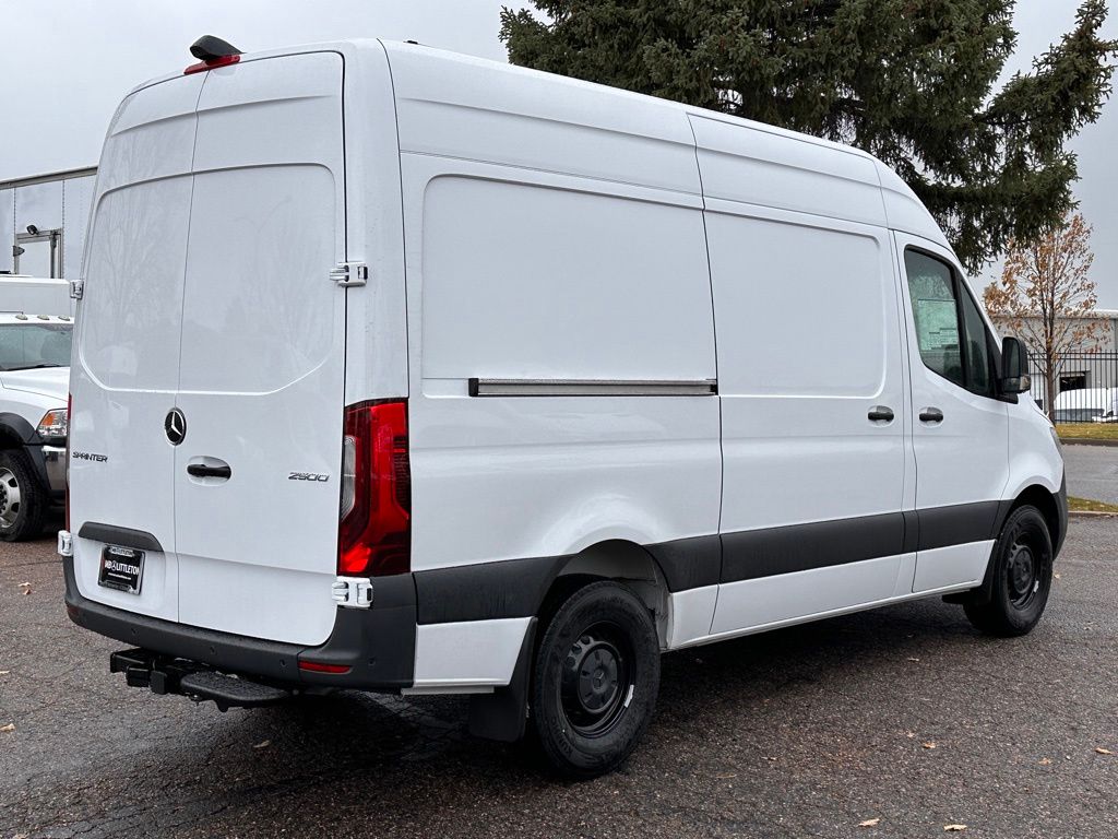 2024 Mercedes-Benz Sprinter 2500 Cargo 144 WB 2