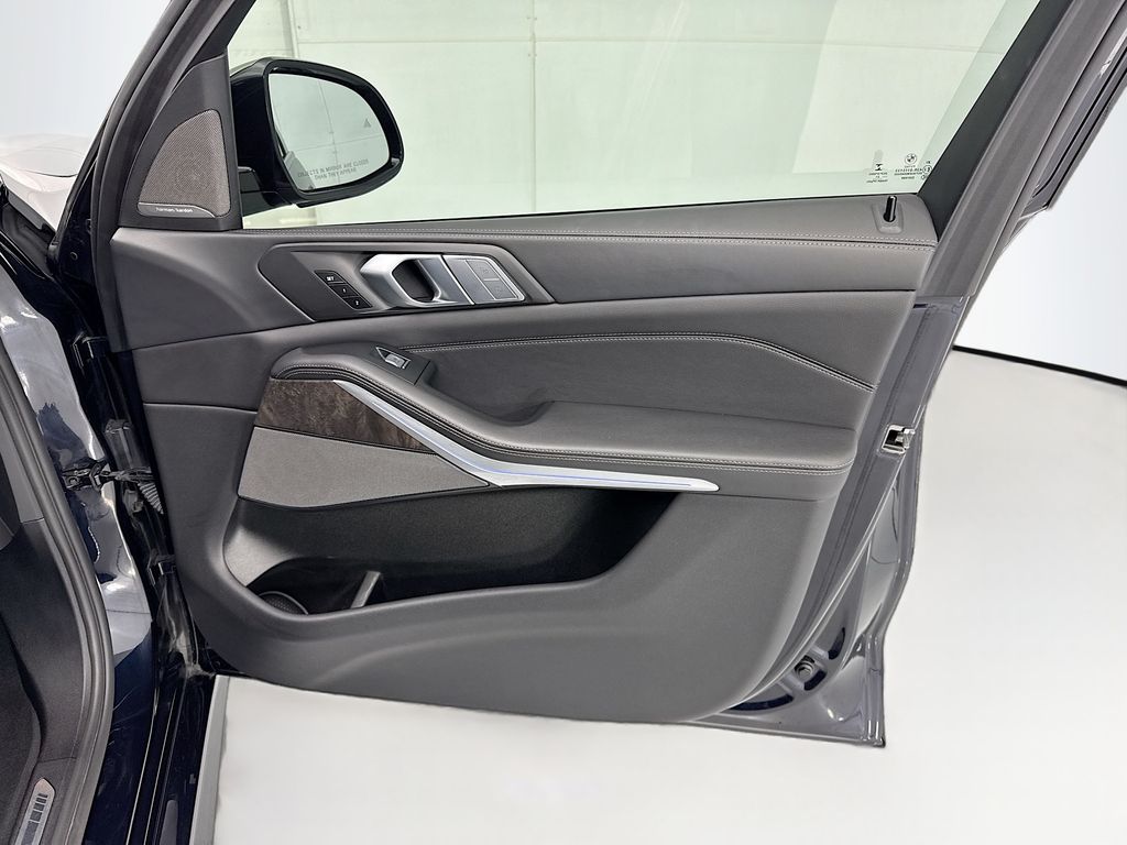 Thumbnail: 2021 BMW X7 - 24
