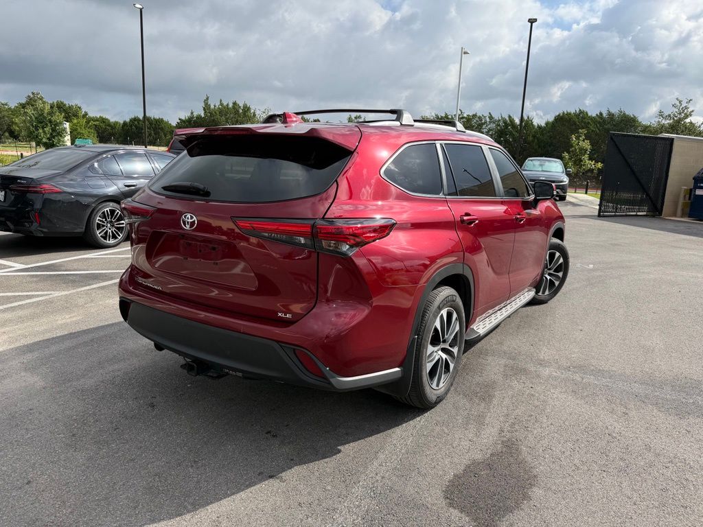 Thumbnail: 2023 Toyota Highlander - 4