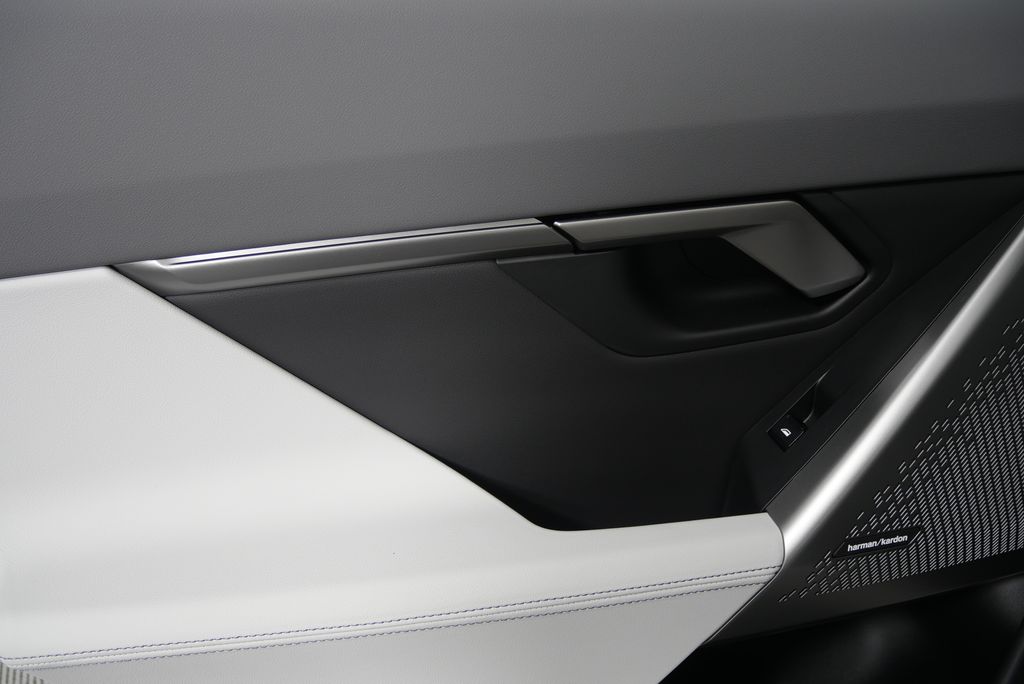 2025 BMW 5 Series 530i 13
