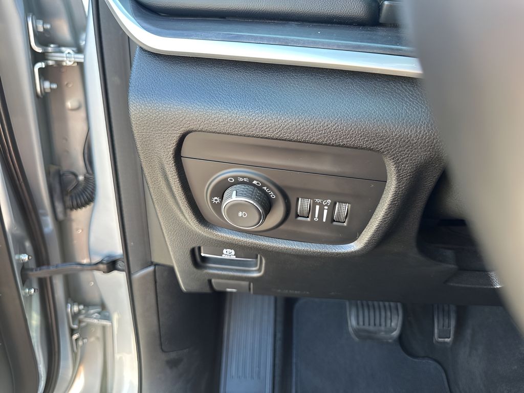 Used 2021 Silver Jeep Limited image 30