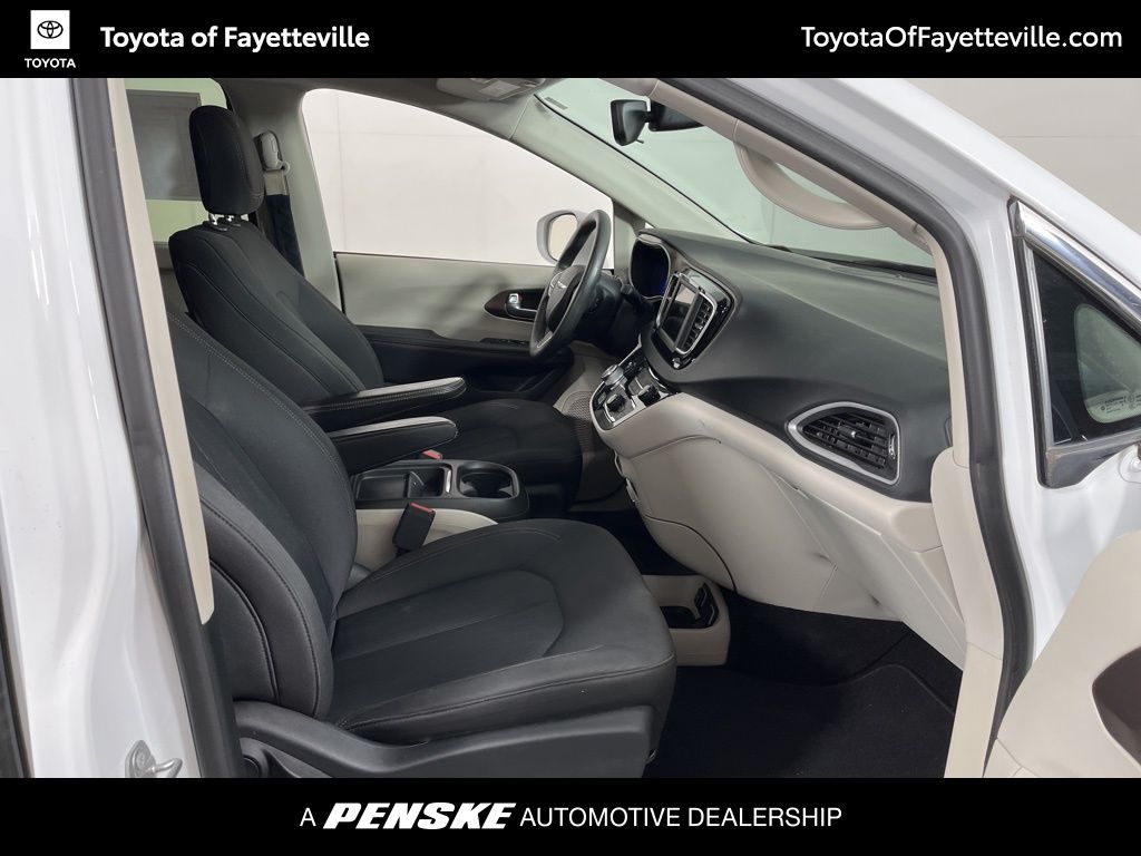 Thumbnail: 2018 Chrysler Pacifica - 5