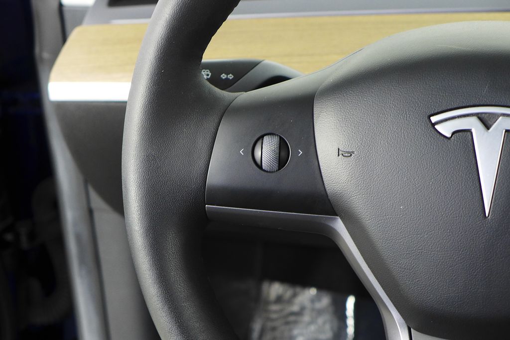 Thumbnail: 2022 Tesla Model 3 - 29