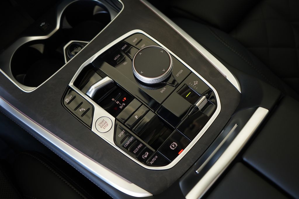 Thumbnail: 2026 BMW X7 - 18