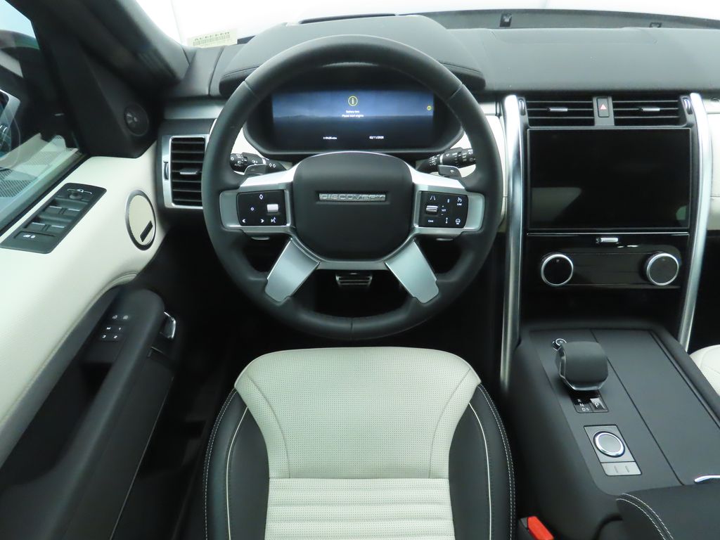 Thumbnail: 2024 Land Rover Discovery - 10