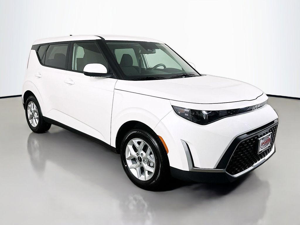 2025 Kia Soul LX - Photo 11