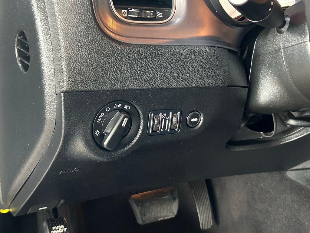 Used 2023 Destroyer Gray Clearcoat Dodge SXT image 41