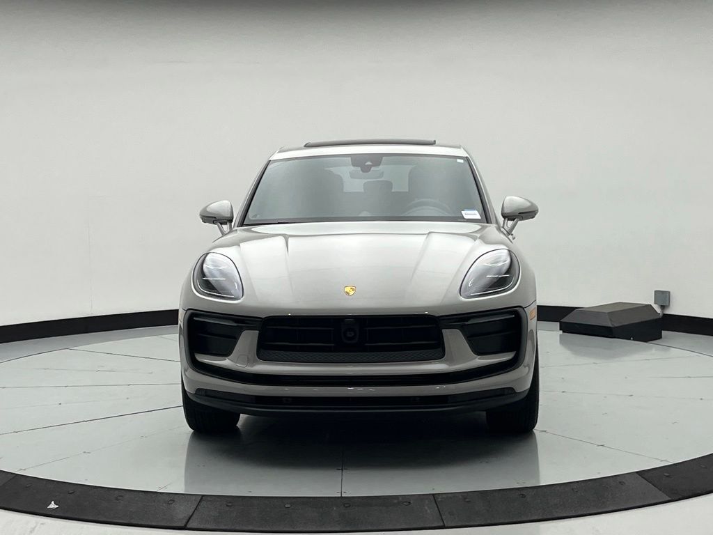 Thumbnail: 2026 Porsche Macan - 7