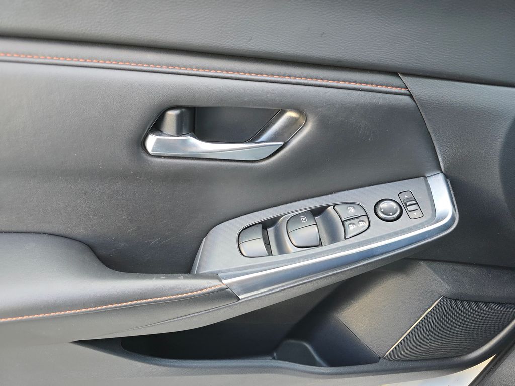 2023 Nissan Sentra SR photo 23