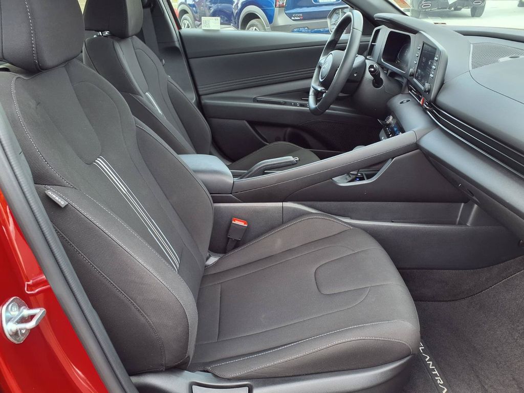 Used 2025 Hyundai Elantra Sedan
