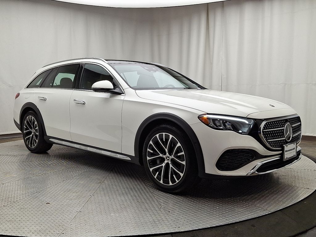 Thumbnail: 2025 Mercedes-Benz E-Class - 3