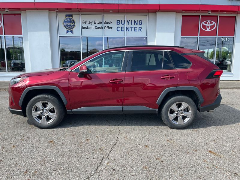2022 Toyota RAV4 XLE photo