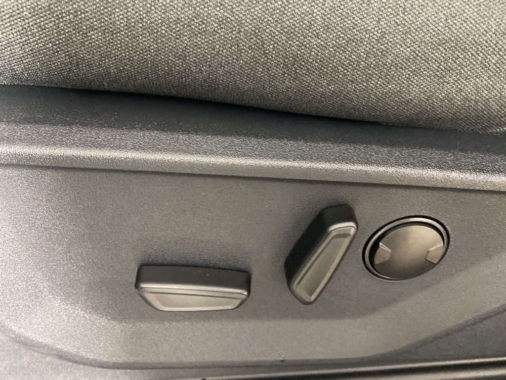 2025 Ford F-150 XLT - Photo 16