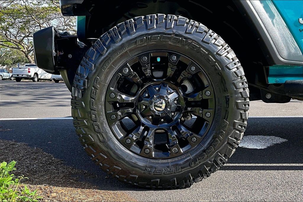 Used 2020 Teal Jeep Unlimited Sport image 8