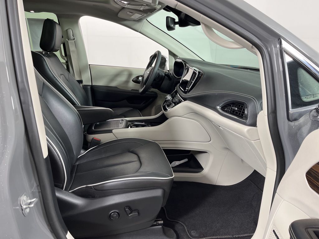 2022 Chrysler Pacifica Limited 8