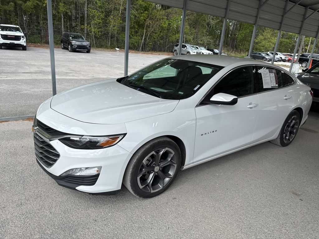 Summit White 2024 Chevrolet Malibu LT with 1LT FWD Sedan Front-Wheel Drive Continuously Variable Transmission