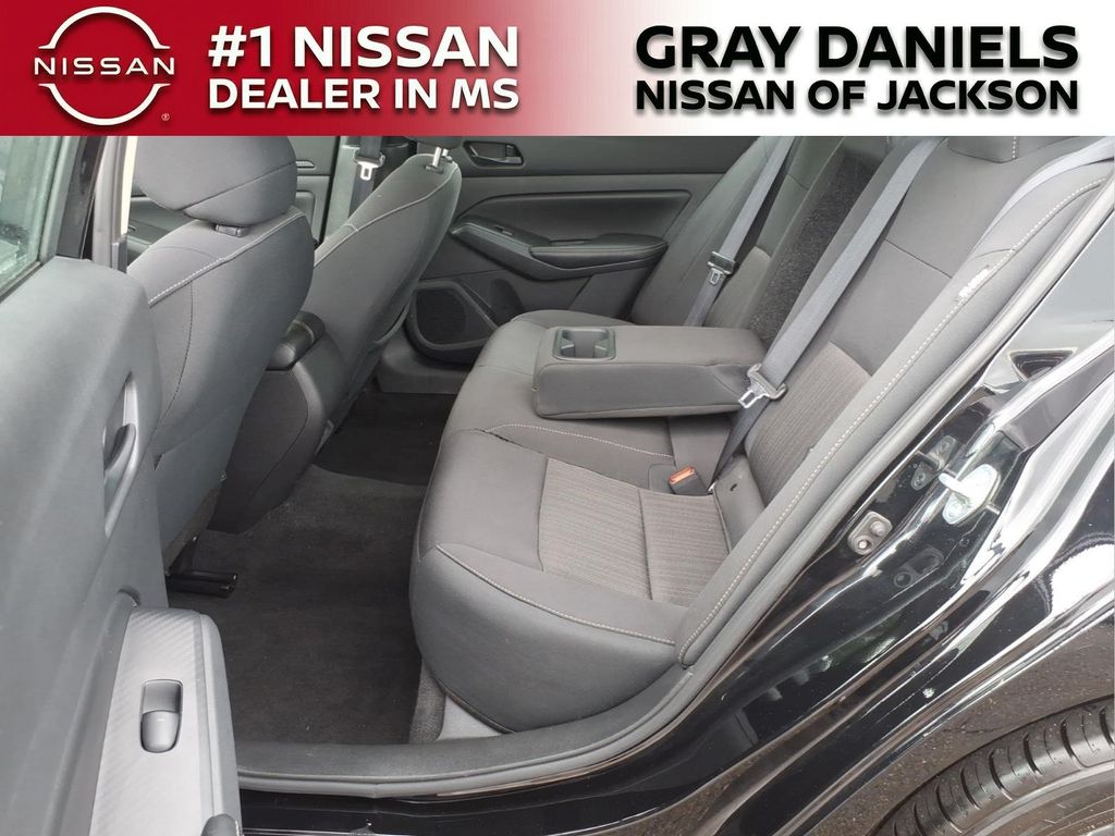 Used 2025 Nissan Altima Sedan