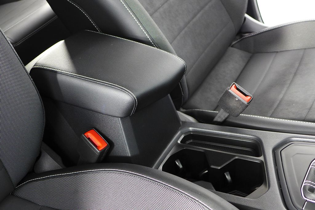 Thumbnail: 2022 Volkswagen Taos - 16