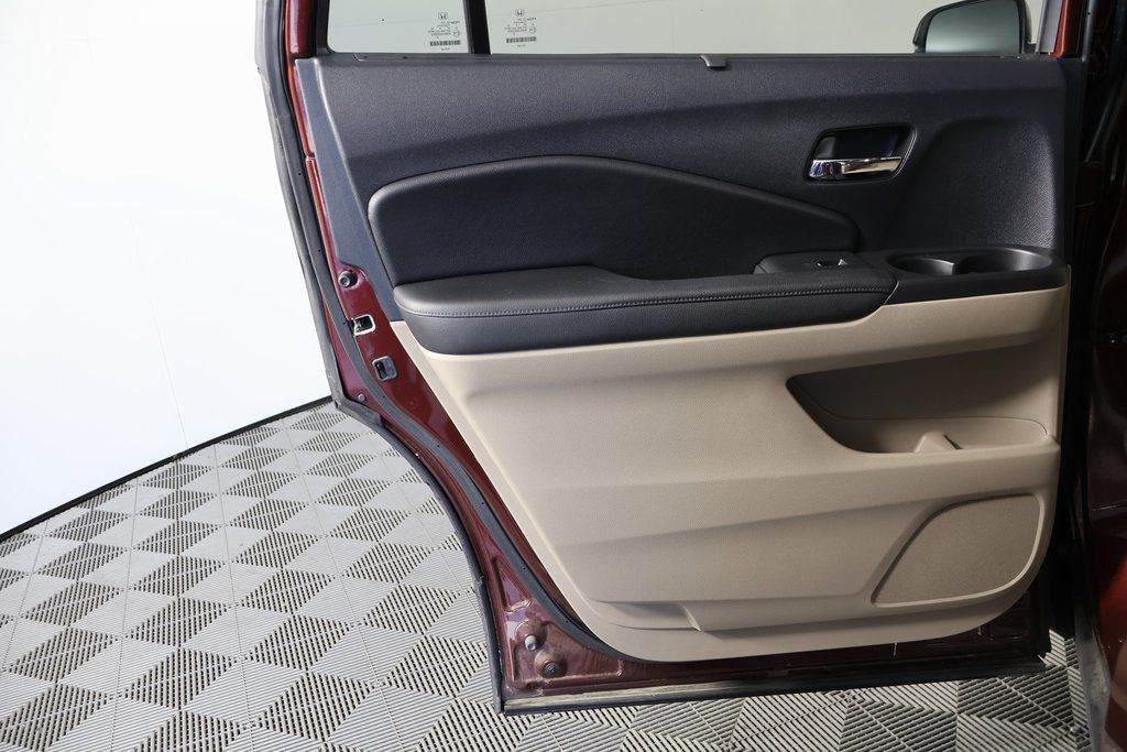 Thumbnail: 2019 Honda Pilot - 13