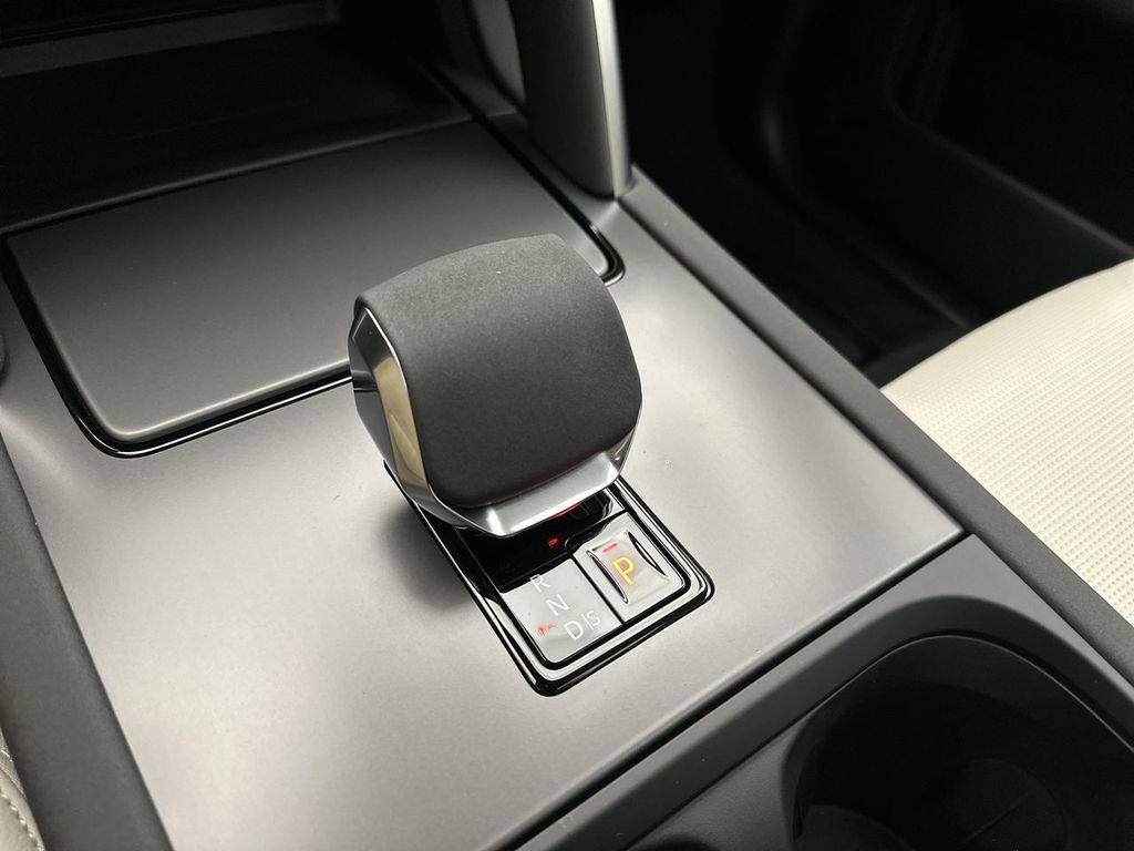 2024 Land Rover Discovery Sport S 18