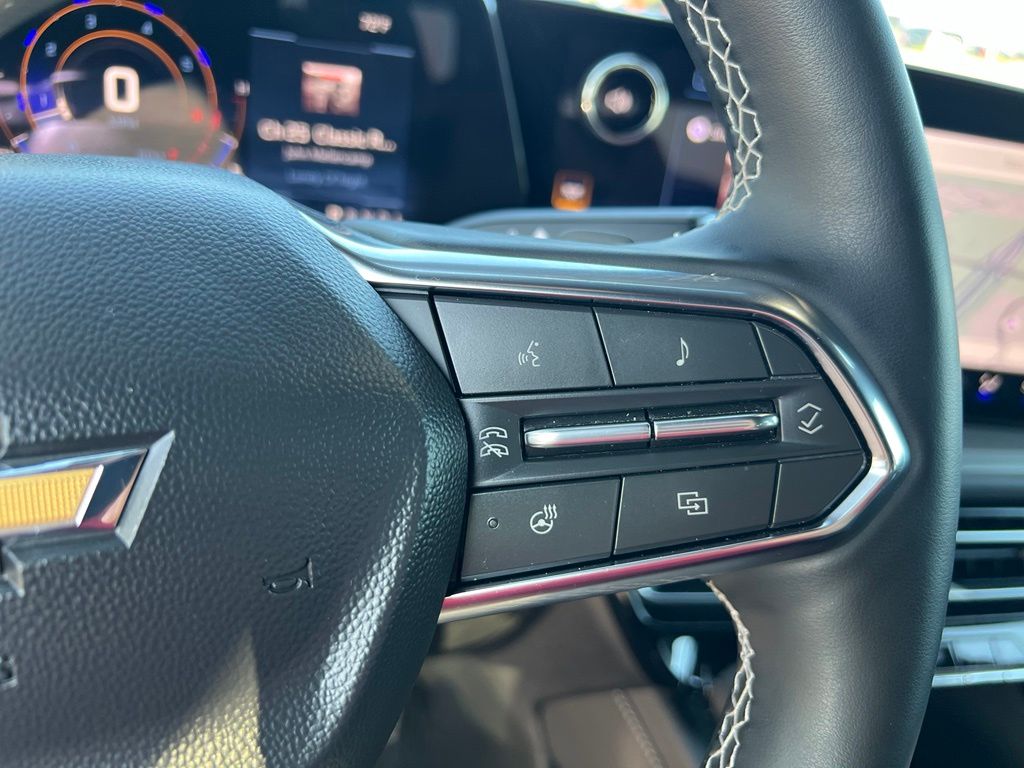 Used 2025 Chevrolet Traverse SUV